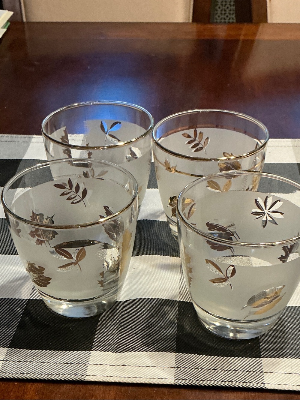 Set of 4  vintage Libbey Frosted highball Glasses with Gold toned Leaf Motif